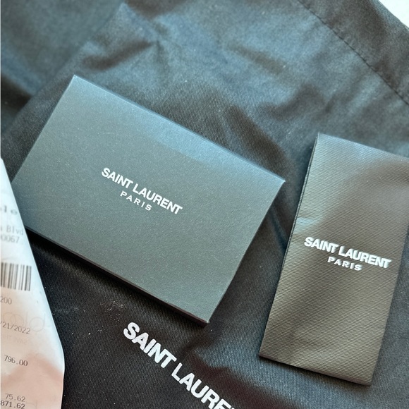 YSL CASSANDRA SANDALS IN PATENT LEATHER - Picture 6 of 6